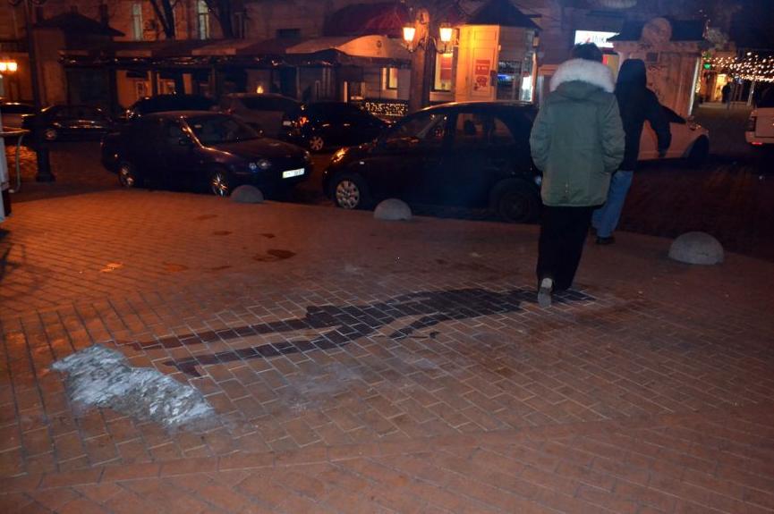 В центре Одессы от памятника осталось мокрое место